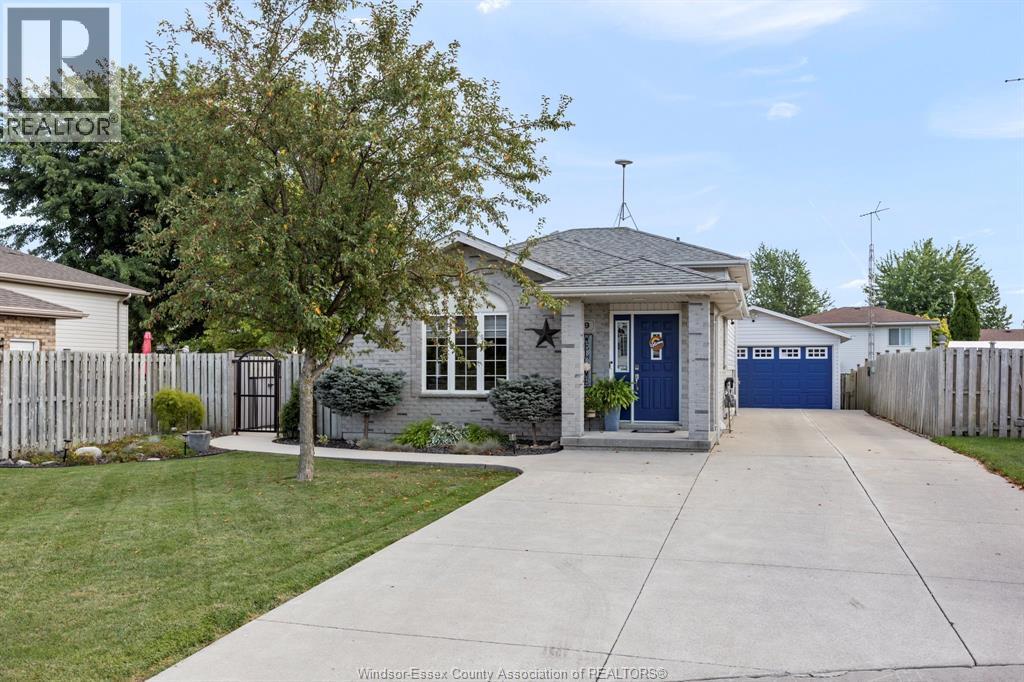 3-bedroom Single Family at 9 Regal, Tilbury — photograph 2