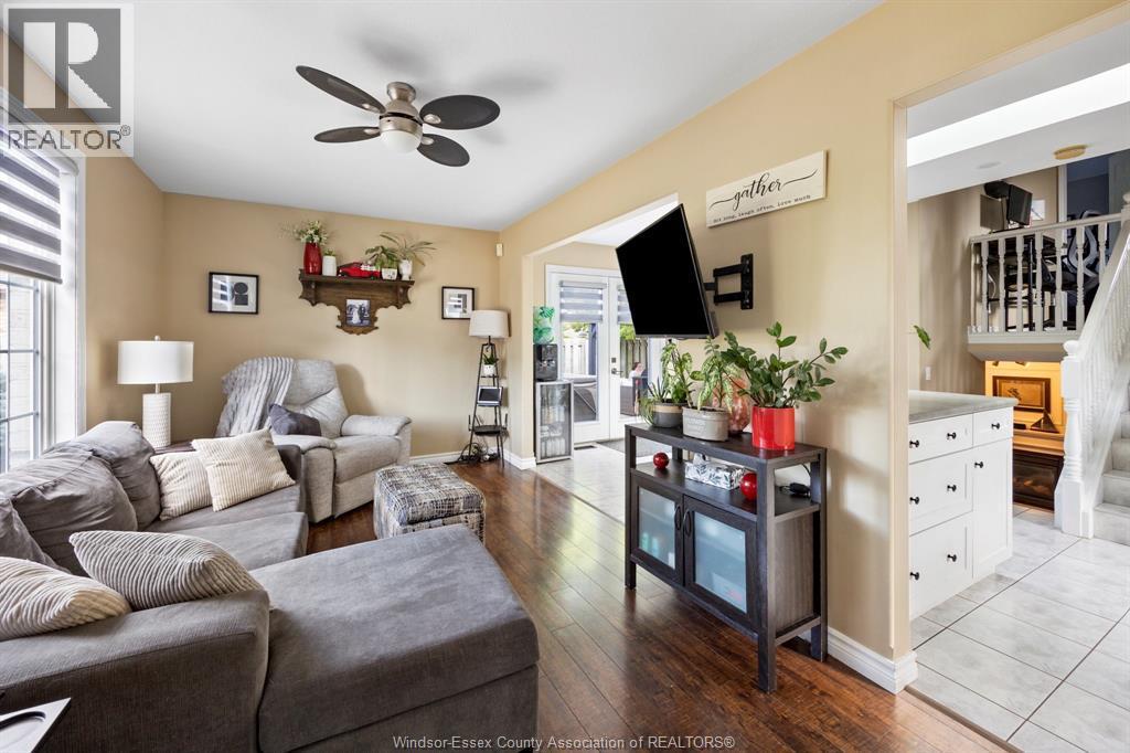 3-bedroom Single Family at 9 Regal, Tilbury — photograph 3