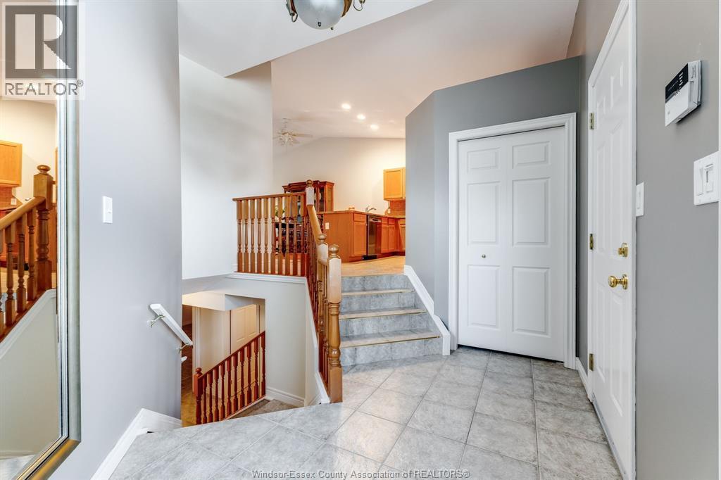 3-bedroom Single Family at 88 Theresa Trail, Leamington — photograph 2