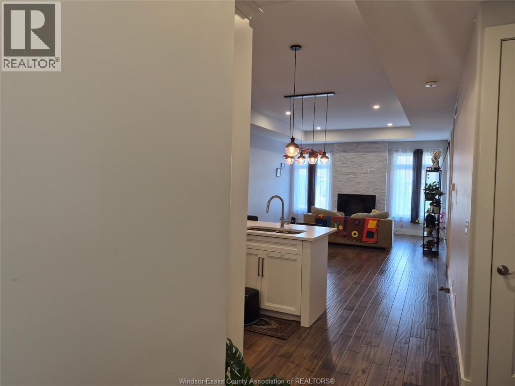 4-bedroom Single Family at 96 Carolina Woods, Leamington — photograph 3