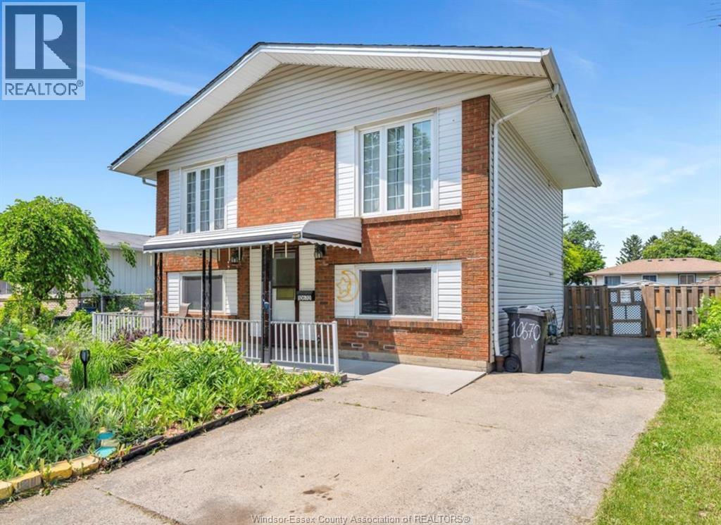 3-bedroom Single Family at 10670 Lambeth Road, Windsor — photograph 3