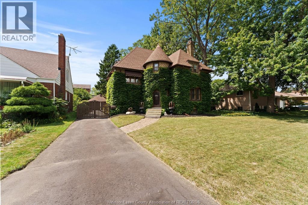 4-bedroom Single Family at 1965 Rossini Boulevard, Windsor — photograph 2