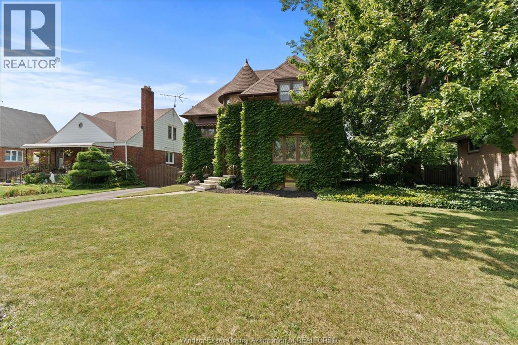 4-bedroom Single Family at 1965 Rossini Boulevard, Windsor — photograph 3
