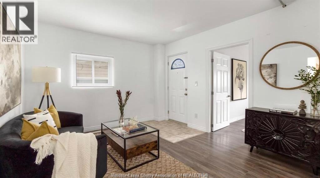 2-bedroom Single Family at 329 Pierre Avenue #MAIN, Windsor — photograph 3