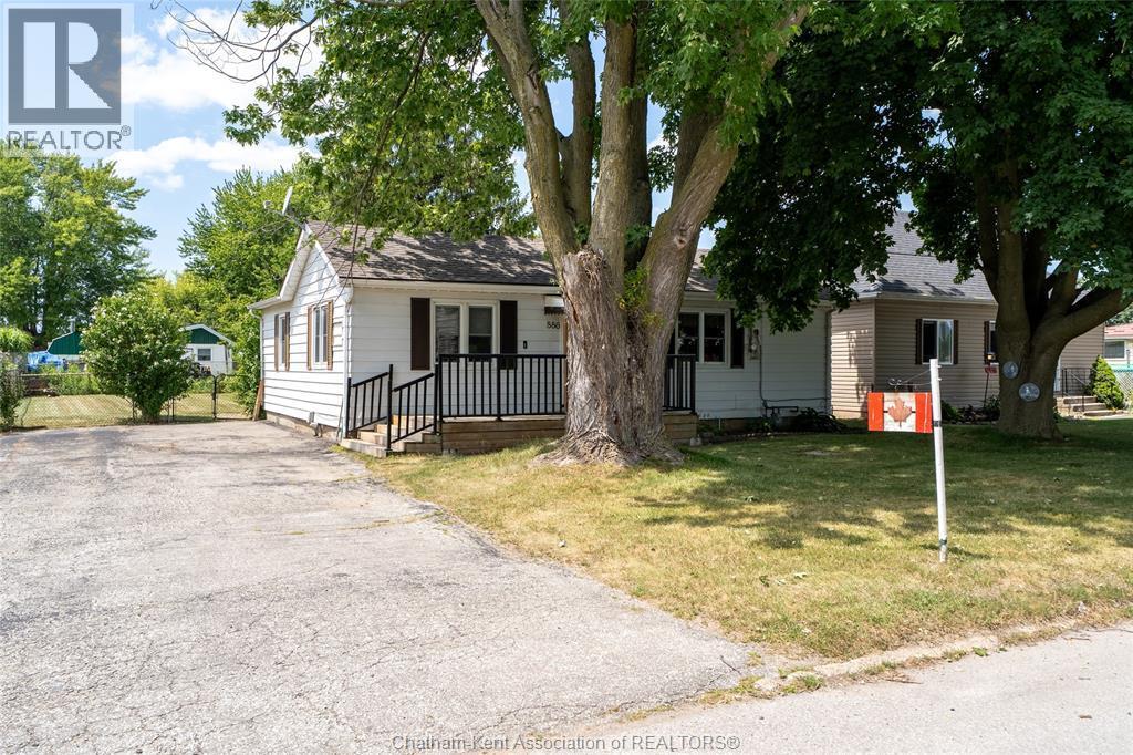 2-bedroom Single Family at 886 Old Glass Road, Wallaceburg — primary photograph