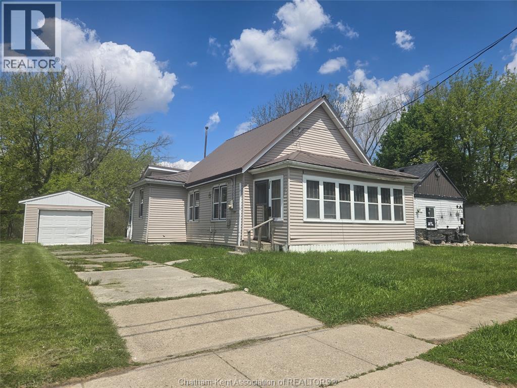 3-bedroom Single Family at 253 King Street, Chatham — photograph 2