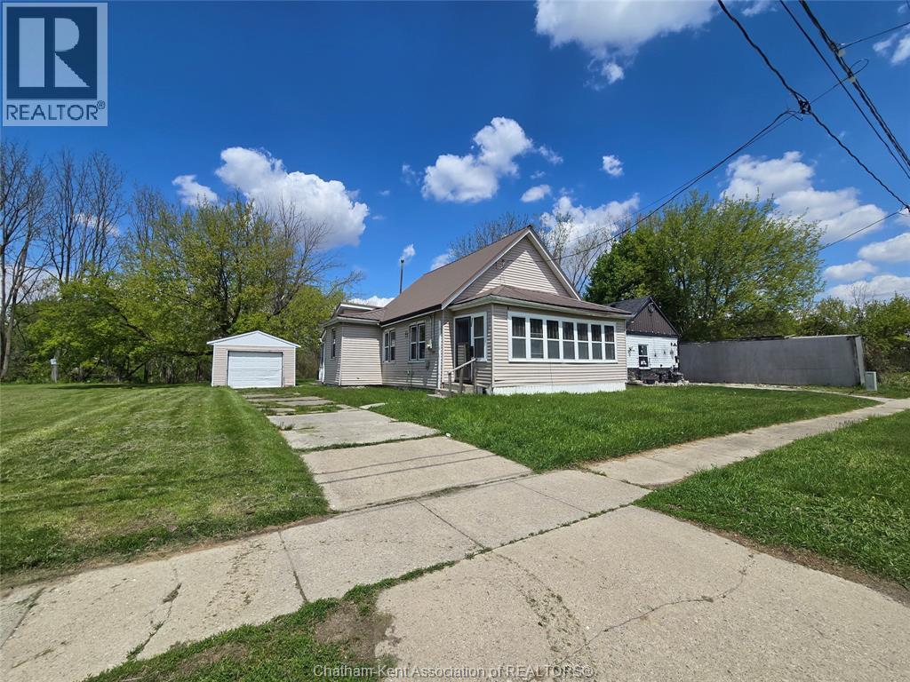 3-bedroom Single Family at 253 King Street, Chatham — photograph 3