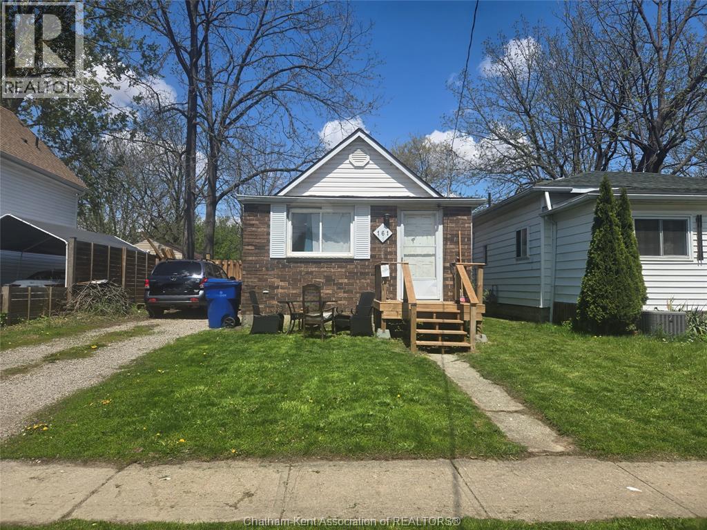 3-bedroom Single Family at 161 Wellington Street, Chatham — photograph 2