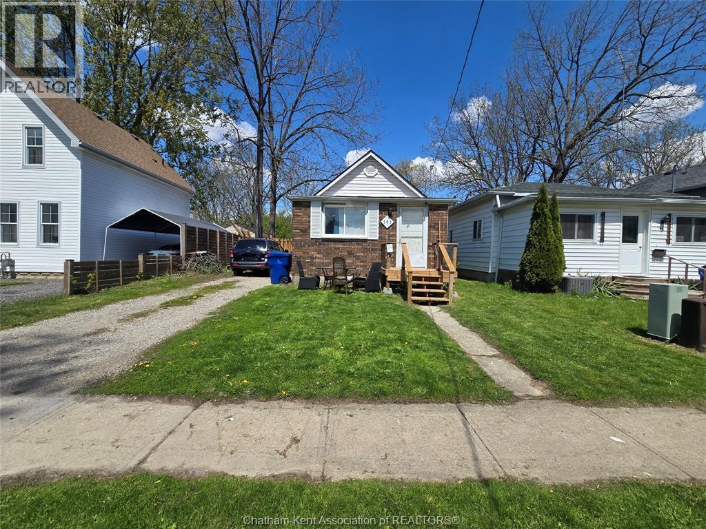 3-bedroom Single Family at 161 Wellington Street, Chatham — photograph 3