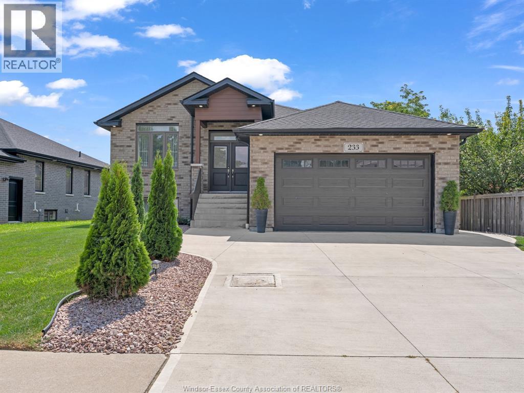 5-bedroom Single Family at 233 Sandybrook Way, Kingsville — primary photograph
