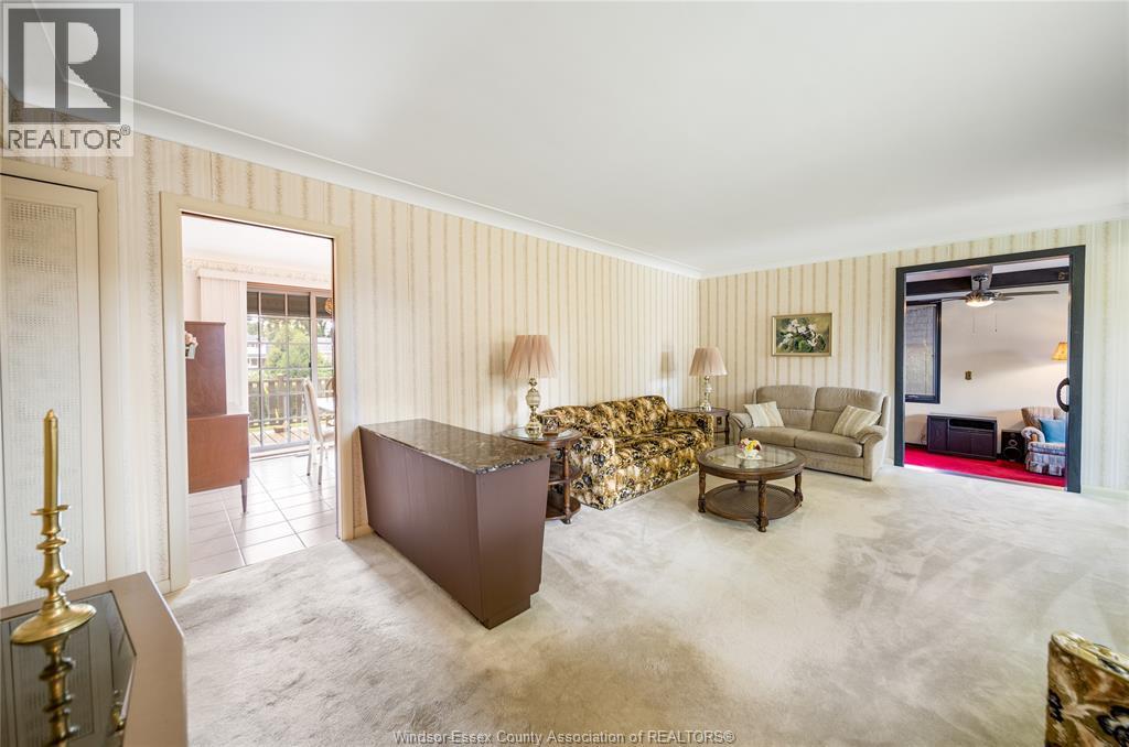 3-bedroom Single Family at 2675 Mark Avenue, Windsor — photograph 3