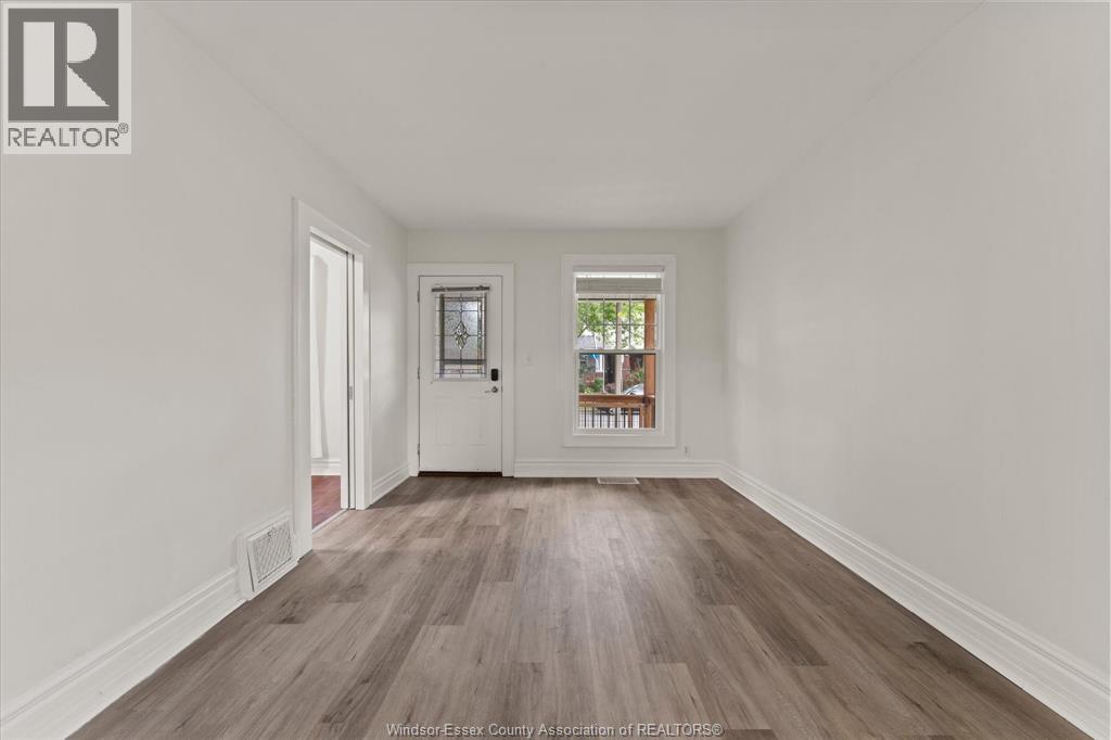 3-bedroom Single Family at 1215 Lincoln Road, Windsor — photograph 2