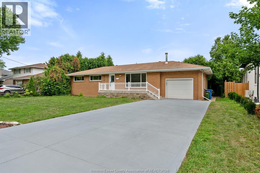3-bedroom Single Family at 970 Morand Street, Windsor — primary photograph