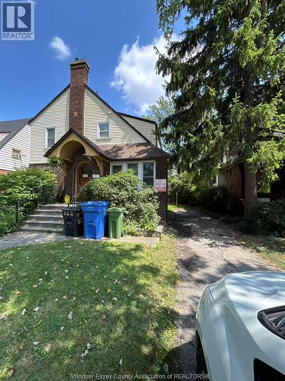6-bedroom Single Family at 522 Askin, Windsor — photograph 2