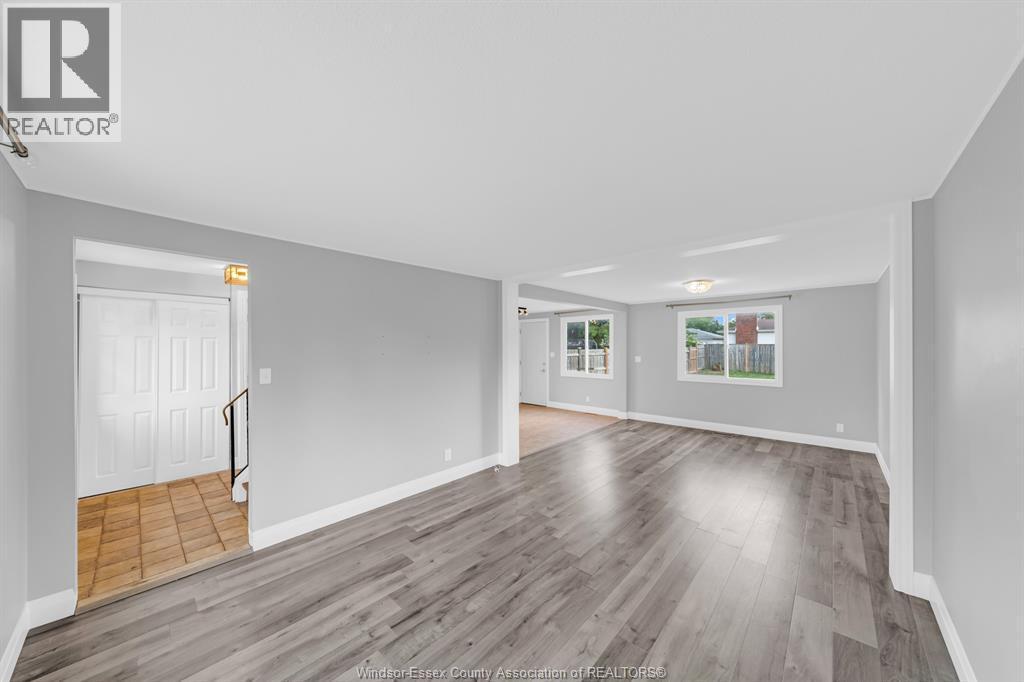 3-bedroom Single Family at 10357 Shenandoah, Windsor — photograph 3