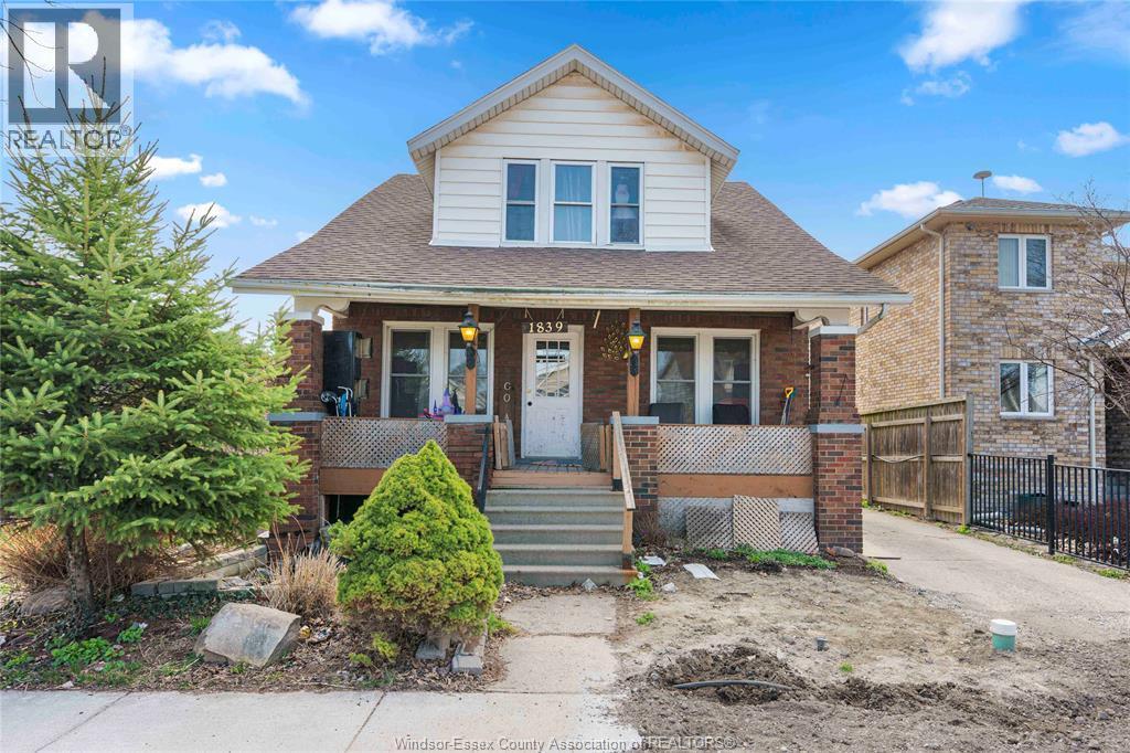 3-bedroom Single Family at 1839 St.luke #MAIN UNIT, Windsor — primary photograph