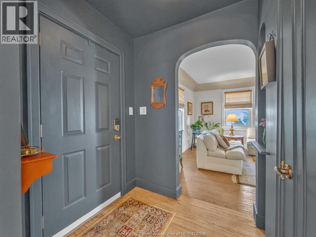 3-bedroom Single Family at 15 Georgia, Leamington — photograph 3
