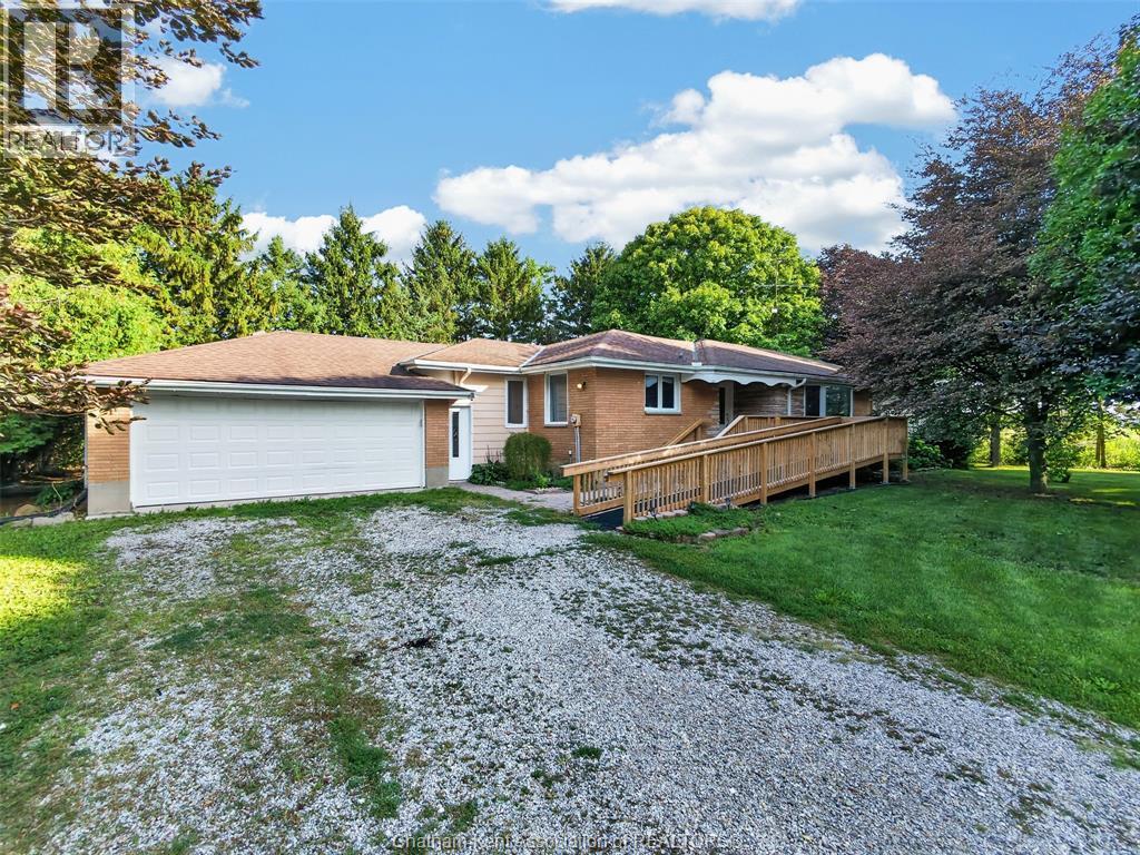 3-bedroom Single Family at 10156 Longwoods Road, Chatham — photograph 3