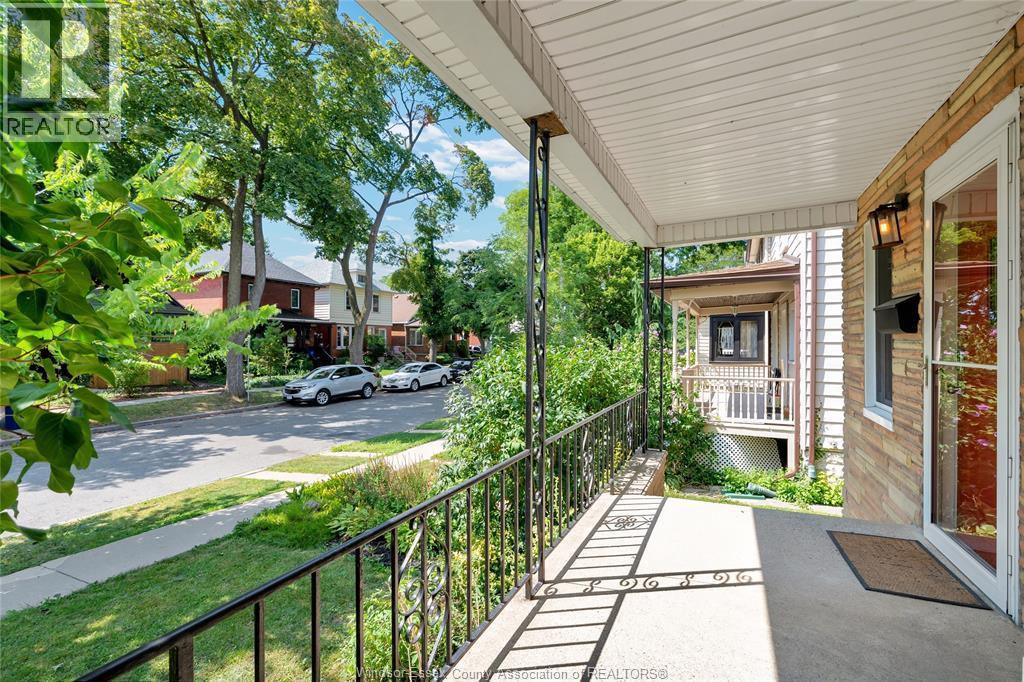 4-bedroom Single Family at 1226 Windermere Road, Windsor — photograph 2