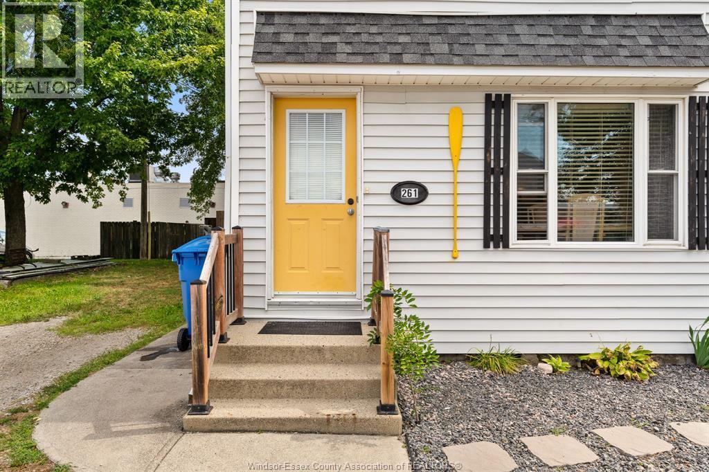 3-bedroom Single Family at 261 Bathurst Street, Amherstburg — photograph 2