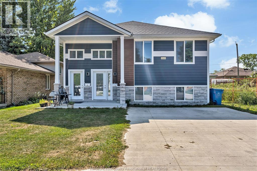 3-bedroom Single Family at 1845 Longfellow Avenue #1, Windsor — photograph 2