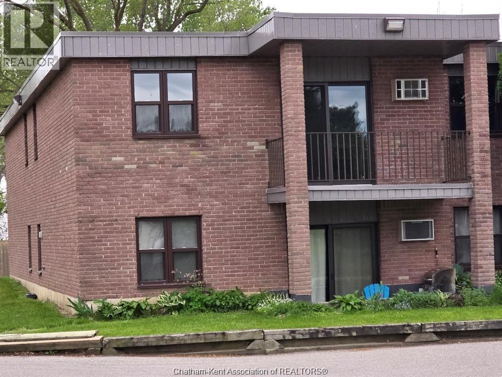 3-bedroom Single Family at 12 Montgomery Drive #A207, Wallaceburg — photograph 2
