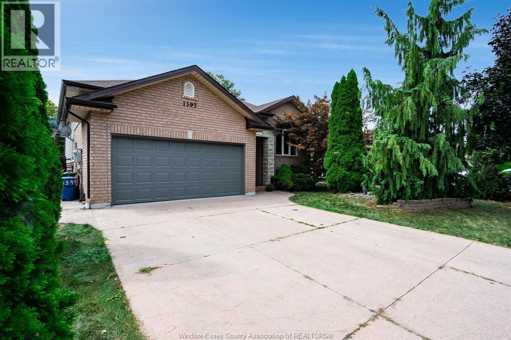 5-bedroom Single Family at 1397 Morningstar Avenue, Tecumseh — primary photograph