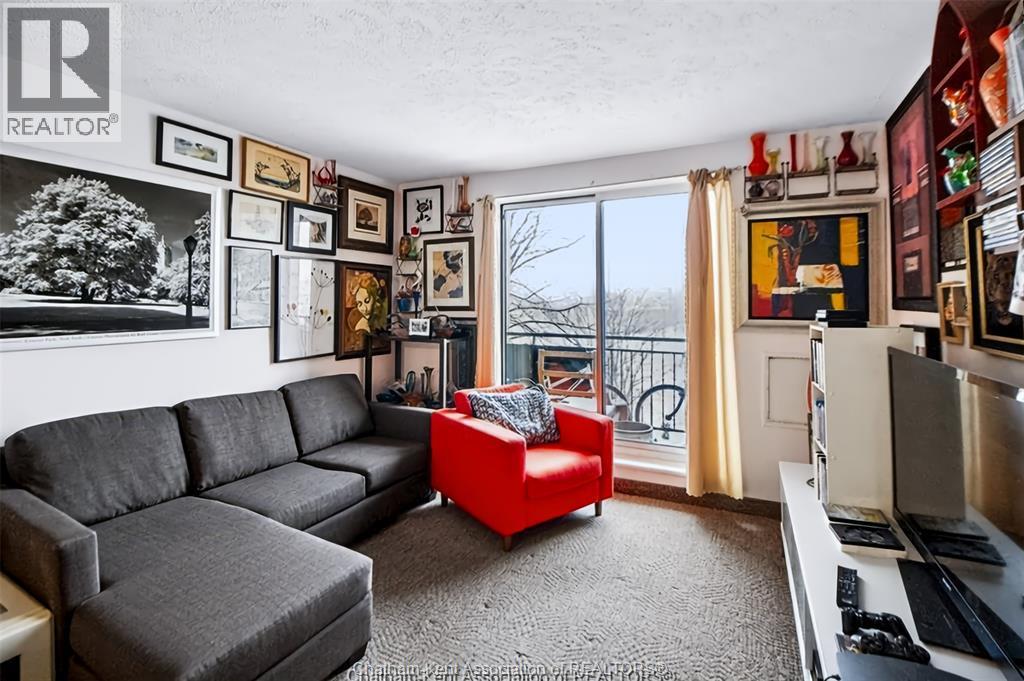 2-bedroom Single Family at 130 Park Avenue #404, Chatham — photograph 2