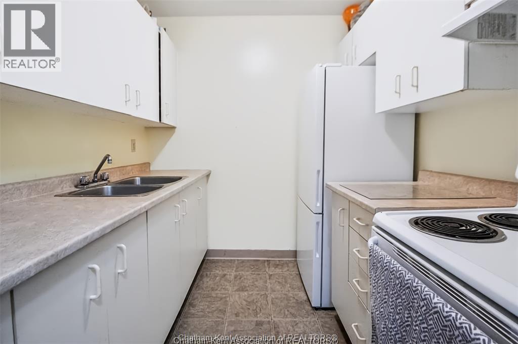 2-bedroom Single Family at 130 Park Avenue #404, Chatham — photograph 3