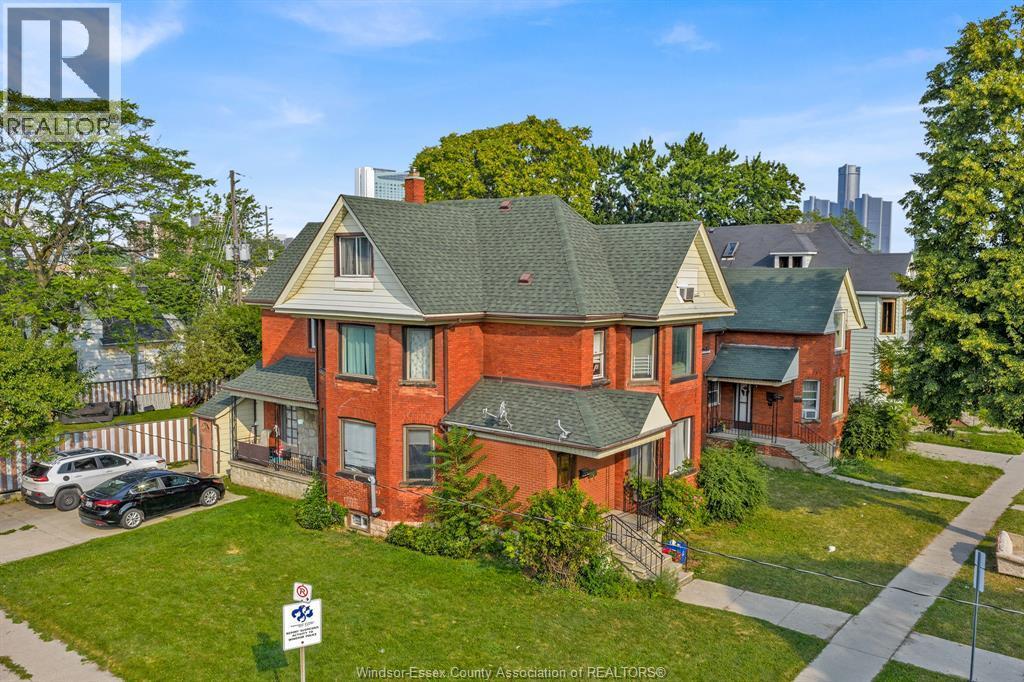 5-bedroom Single Family at 677 Marentette #Upper, Windsor — primary photograph