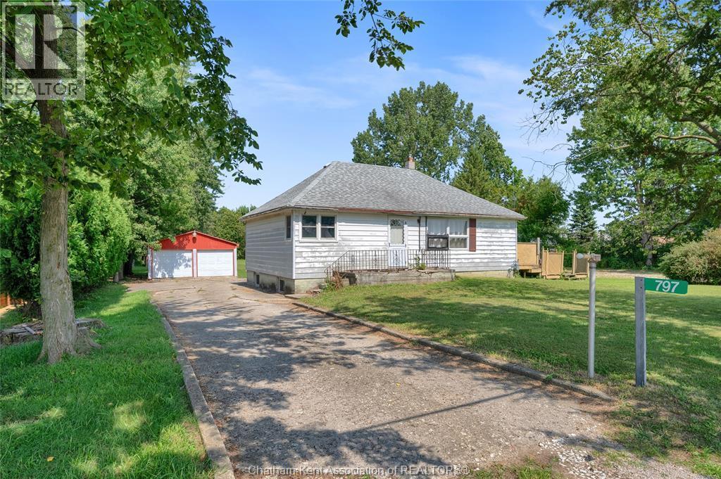 3-bedroom Single Family at 797 McNaughton Avenue, Chatham-Kent — primary photograph