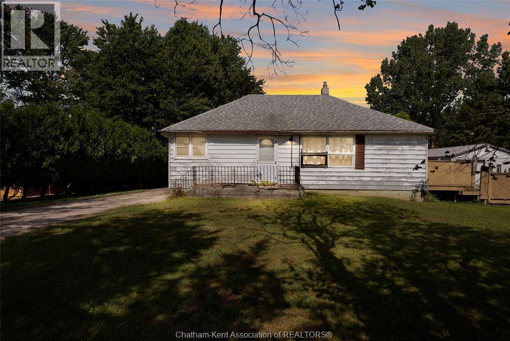 3-bedroom Single Family at 797 McNaughton Avenue, Chatham-Kent — photograph 2