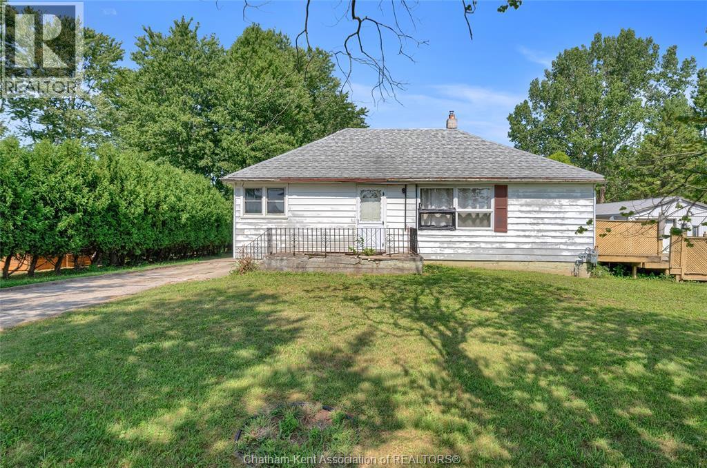 3-bedroom Single Family at 797 McNaughton Avenue, Chatham-Kent — photograph 3
