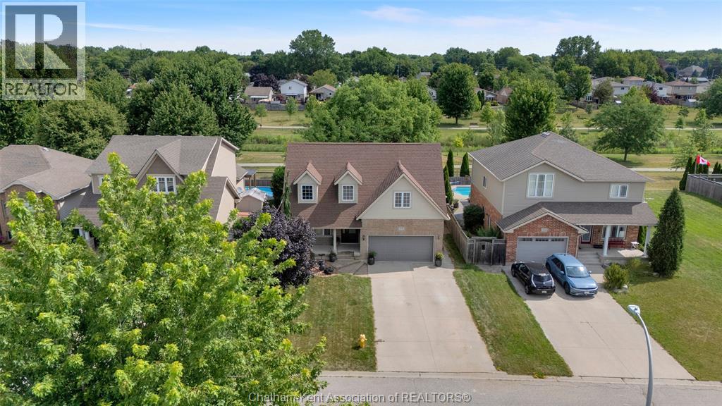 4-bedroom Single Family at 32 Sherwood Court, Chatham — primary photograph
