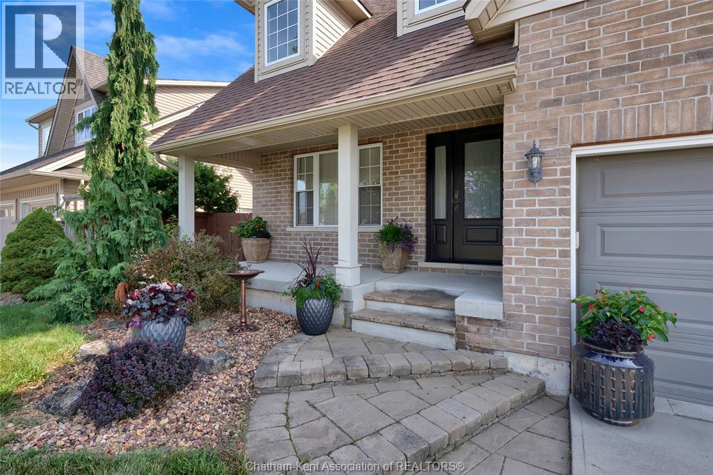 4-bedroom Single Family at 32 Sherwood Court, Chatham — photograph 3