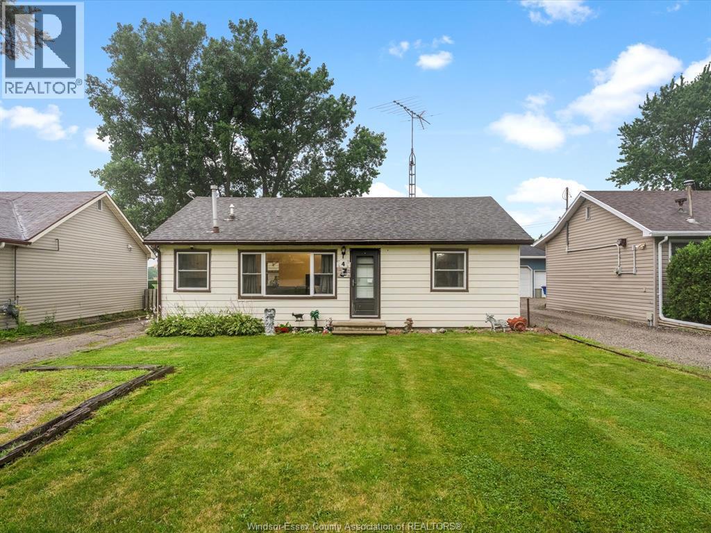 2-bedroom Single Family at 4 Standaert Road, Chatham-Kent — photograph 2