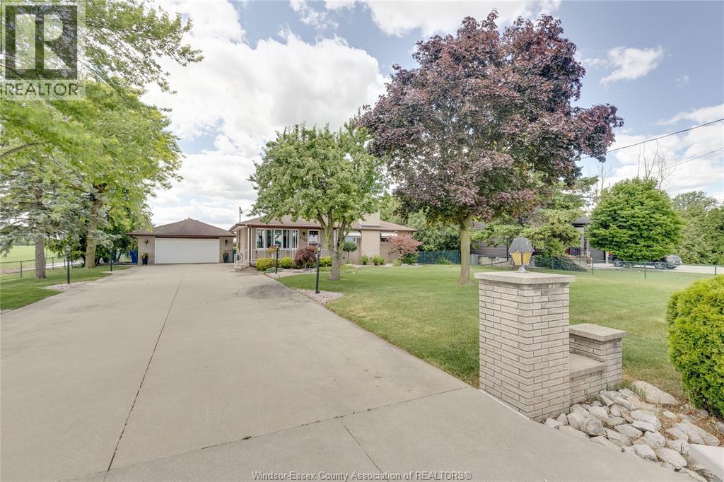 3-bedroom Single Family at 4727 8th Concession Road, Windsor — primary photograph