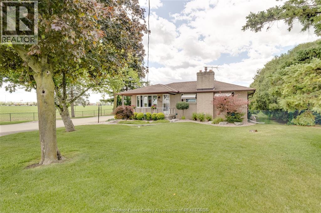 3-bedroom Single Family at 4727 8th Concession Road, Windsor — photograph 2