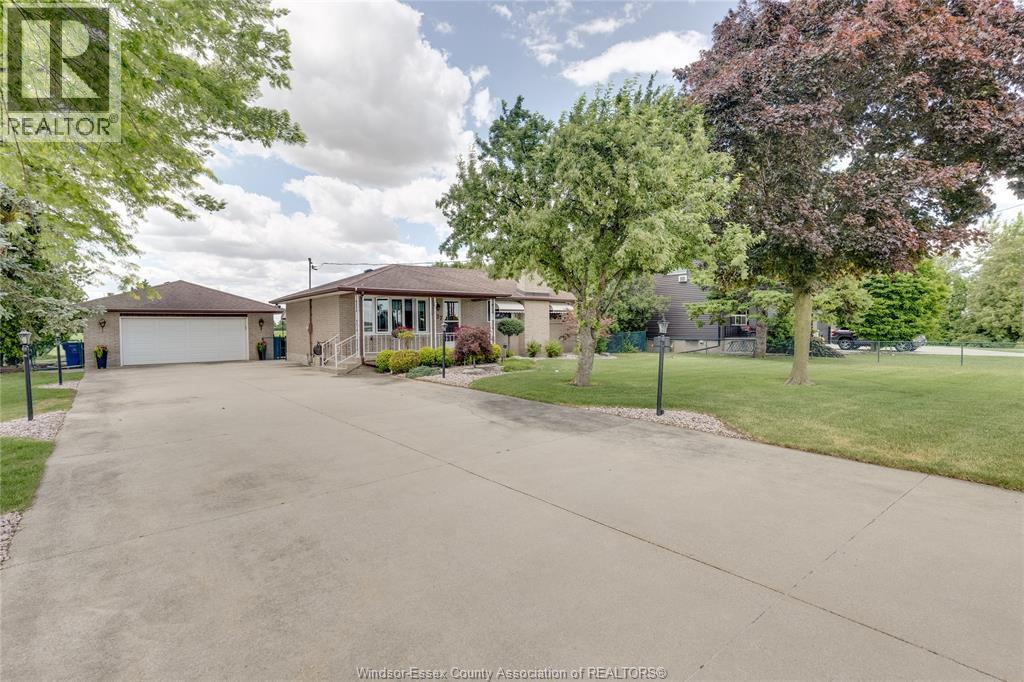 3-bedroom Single Family at 4727 8th Concession Road, Windsor — photograph 3