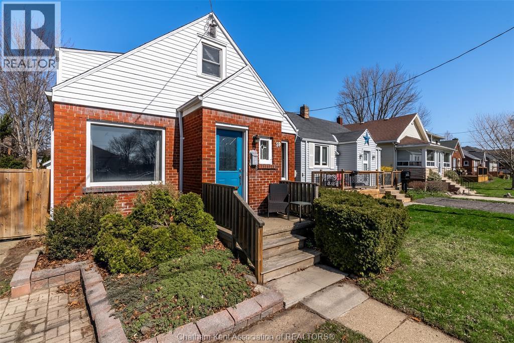 4-bedroom Single Family at 59 Prince Arthur Avenue, Chatham — photograph 3