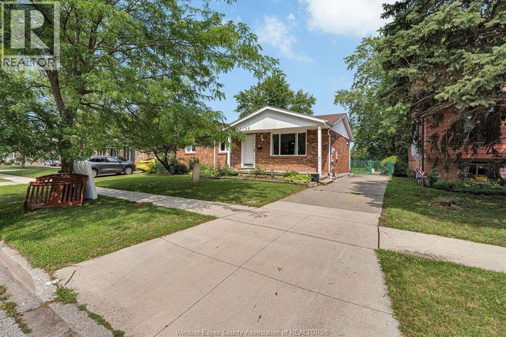 5-bedroom Single Family at 3150 Forest Glade, Windsor — photograph 2