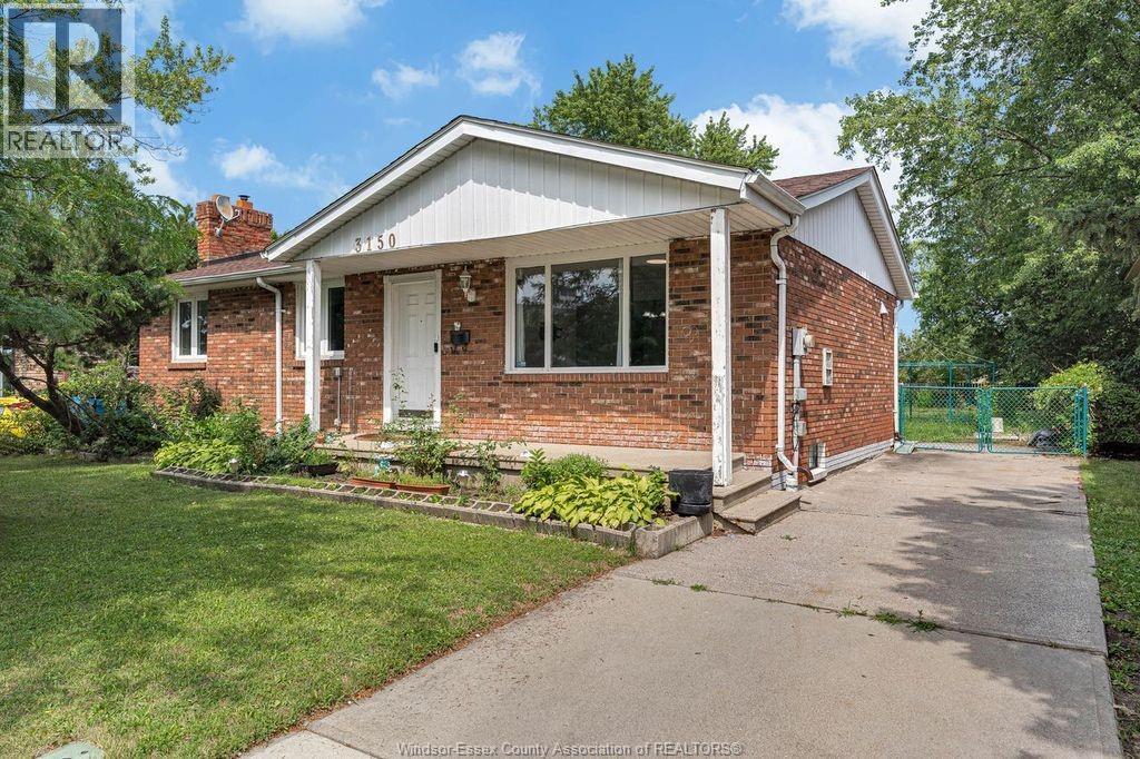 5-bedroom Single Family at 3150 Forest Glade, Windsor — photograph 3