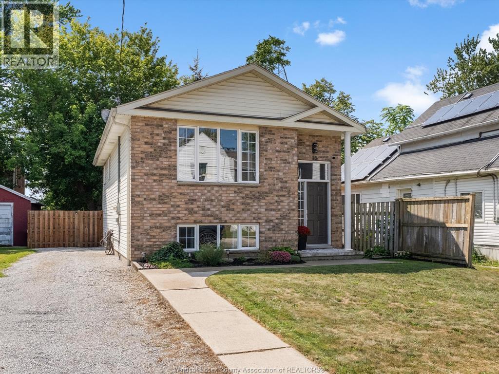 4-bedroom Single Family at 18 Kirk, Chatham — photograph 2