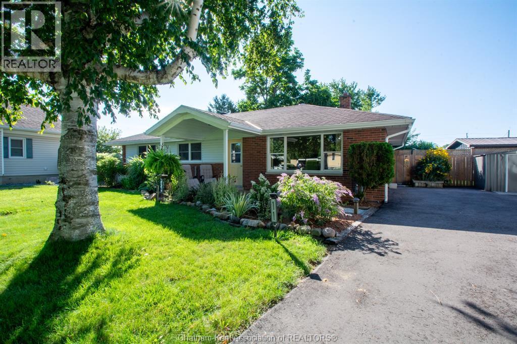 3-bedroom Single Family at 11 Oriole Parkway, Chatham — primary photograph