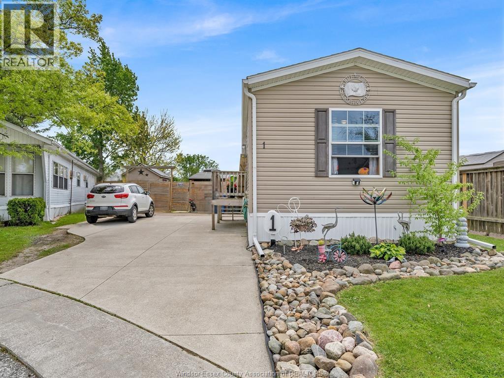 Single Family — 1 Oak Court, McGregor, Ontario
