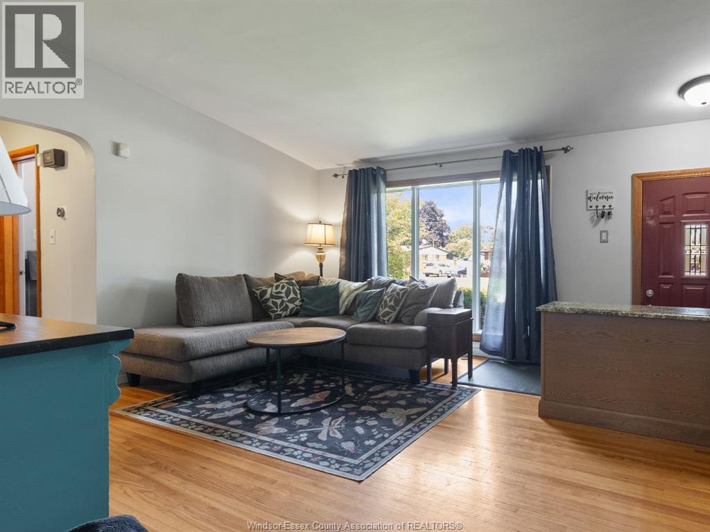 3-bedroom Single Family at 2763 Everts Avenue, Windsor — photograph 3