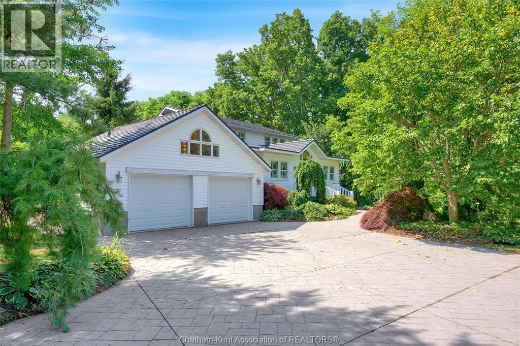 4-bedroom Single Family at 8274 Talbot Trail, Blenheim — photograph 3