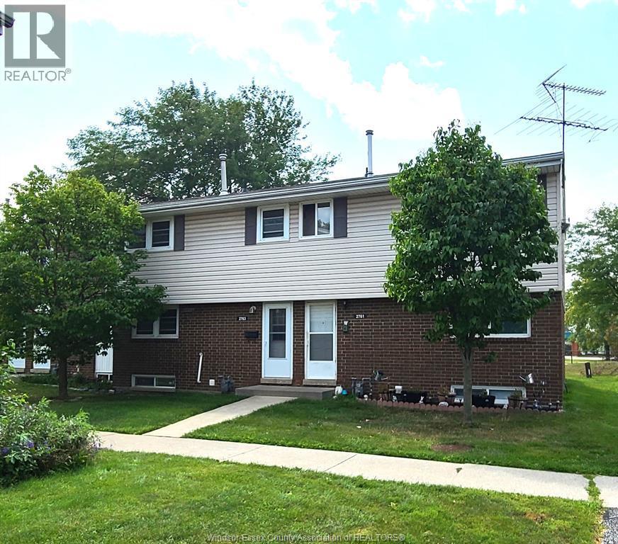 3-bedroom Single Family at 2763 Meadowbrook Lane #14, Windsor — photograph 2