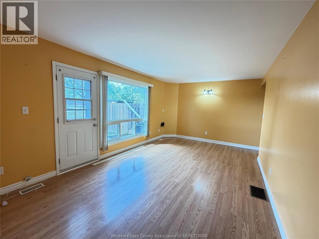 3-bedroom Single Family at 2763 Meadowbrook Lane #14, Windsor — photograph 3