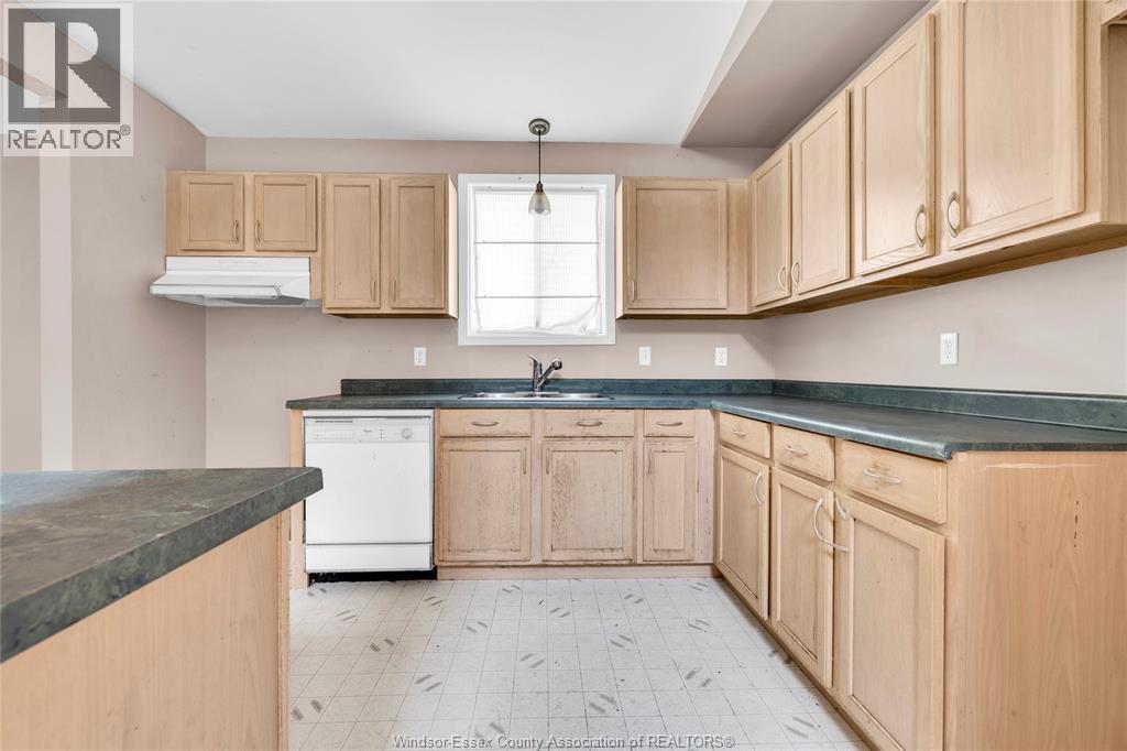 3-bedroom Single Family at 2722 Cappelletto, Windsor — photograph 2